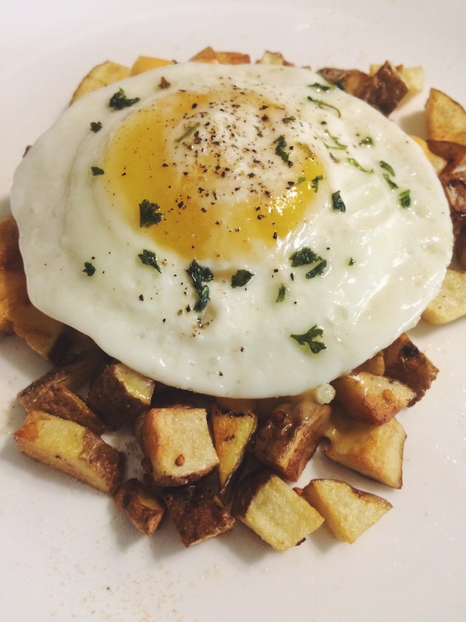 fried egg & homemade hash-browns with cheese